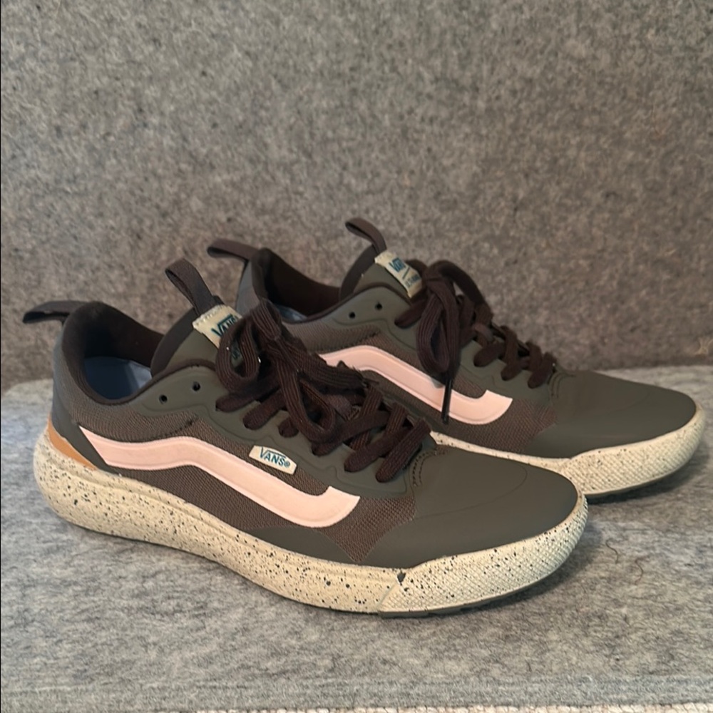 Vans Womens 8 unisex MTE Ultrarange EXO Brown and Pink Sneakers